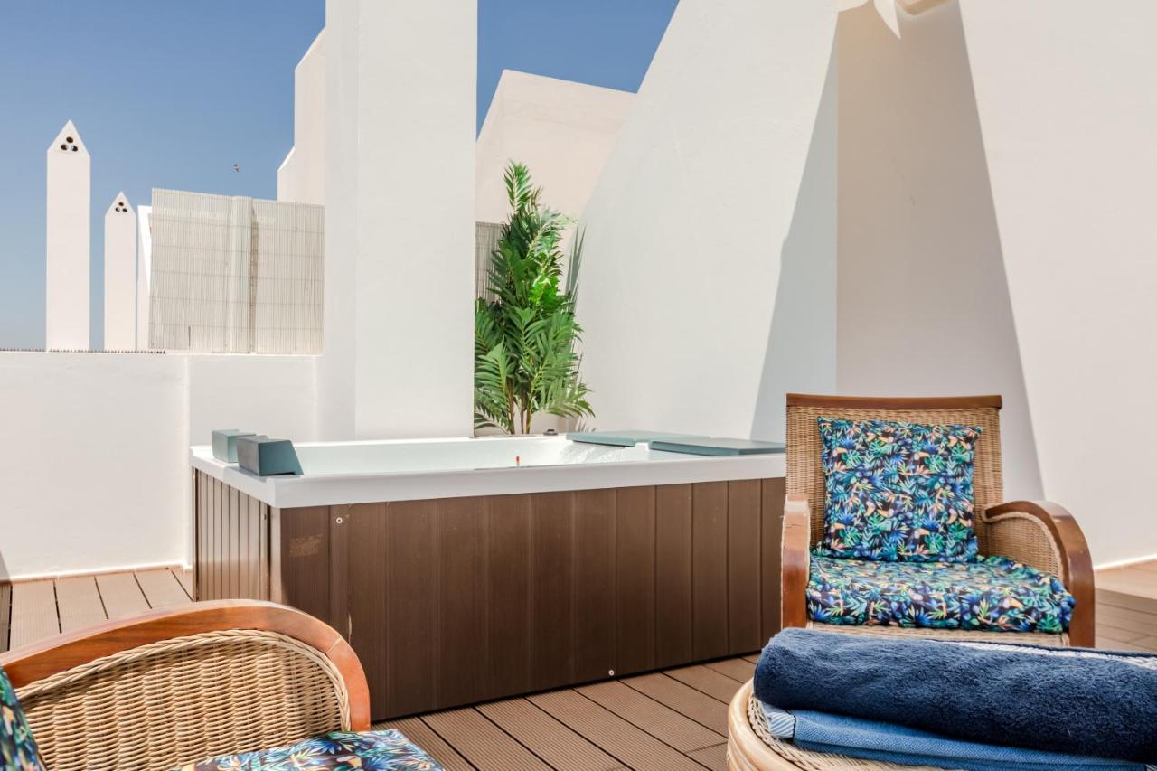 Seascape Villa Private Pool & Rooftop Jacuzzi With Sea View Near Manta Rota Beach ヴィーラ・ノーヴァ・デ・カセラ エクステリア 写真